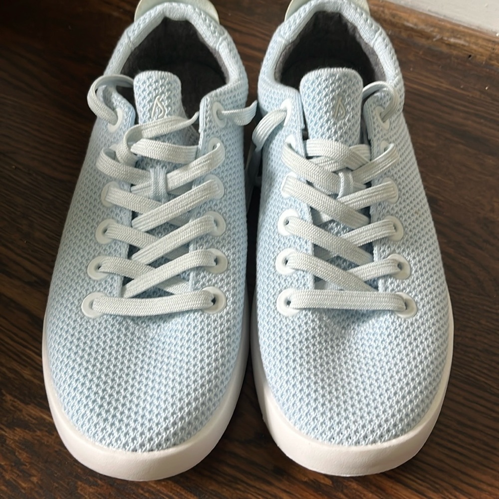 Brand new mens Allbirds Tree Pipers sneakers. Light Blue size 10